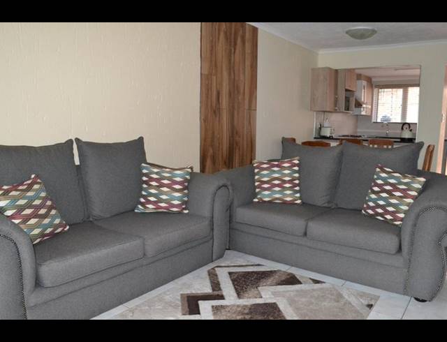 2 BEDROOM TOWNHOUSE FOR SALE IN RANGEVIEW